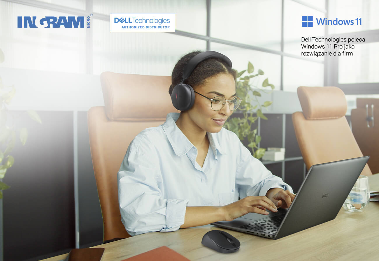 Kobieta pracująca na laptopie Dell Vostro, z logotypami Ingram Micro, Dell Technologies, Windows 11 oraz informacją 'Dell Technologies poleca Windows 11 Pro jako rozwiązanie dla firm' widocznymi w tle