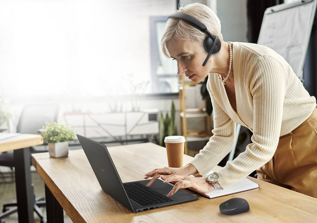 Kobieta podczas wideokonferencji
